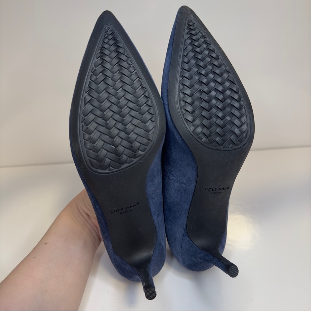 Like new! Cole Haan Navy Blue Suede Pumps – Size 6B - Picture 11 of 11